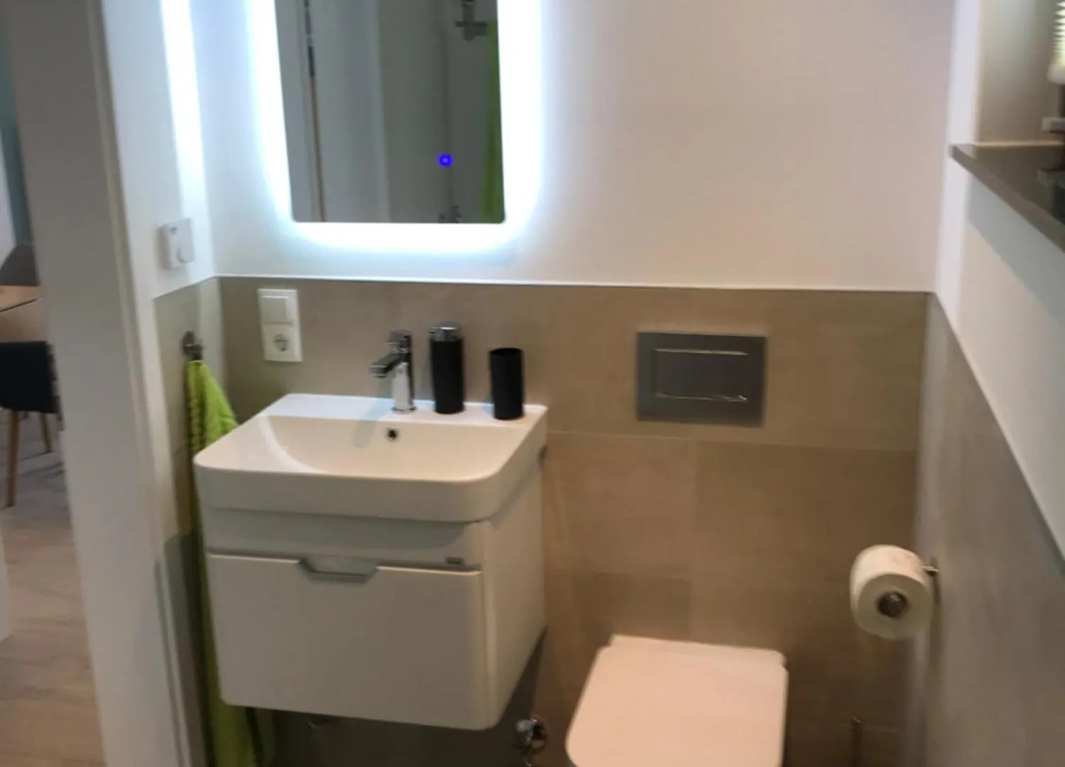 Schoene 1,5 Zimmer Wohnung Mit Aussenterrasse, Nice Small 1,5 Room Flat With An Outside Terrace Weichs 0*,